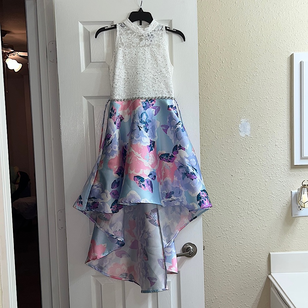 Girls dress, white lace on top and skirt with flowers